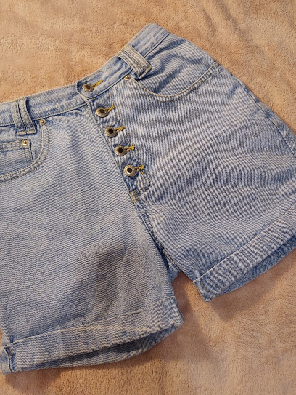 Vintage Women's Bugle Boy High-Waist Button Down Cuffed Denim Shorts Size 6